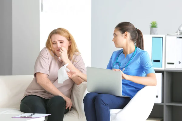 Young Female Doctor Consulting Overweight Woman Clinic — Stock Photo, Image