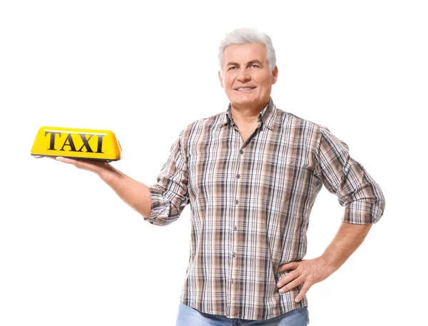 Старший водитель с освещением крыши такси на белом фоне — стоковое фото