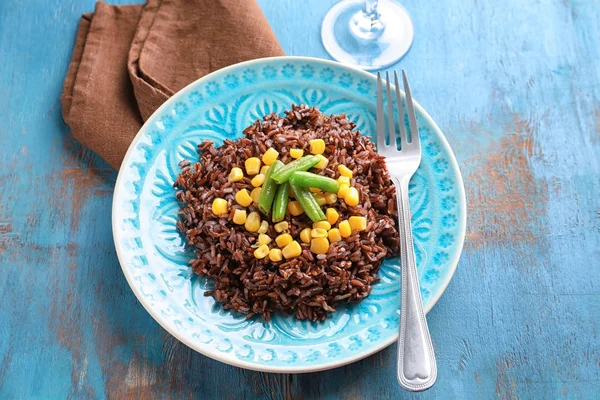 美味的红米饭和蔬菜 — 图库照片