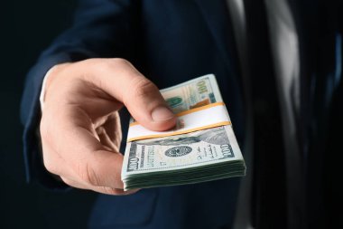 İşadamı holding rüşvet, portre