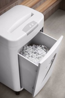 Belge shredder kağıt ile kapalı, closeup parçalar