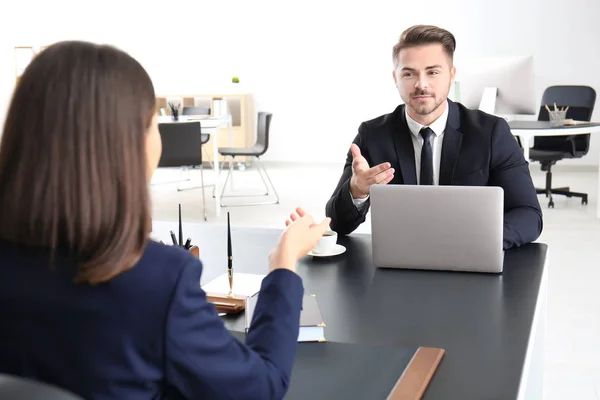 Giovane Team Avvocati Sul Posto Lavoro — Foto Stock