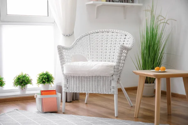 Elegante Salón Interior Con Sillón Blanco —  Fotos de Stock