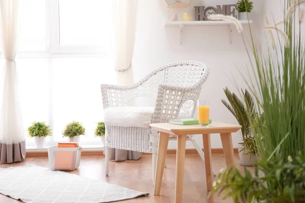 Elegante Salón Interior Con Sillón Blanco — Foto de Stock