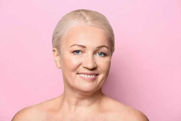 Portrait Beautiful Mature Woman Color Background Skin Care Concept — Stock Photo, Image