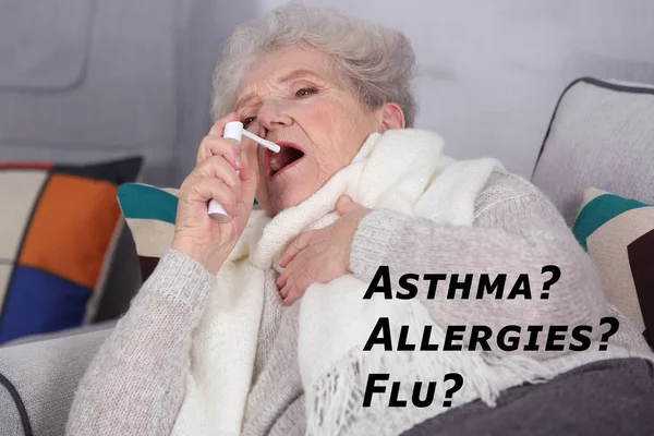 Mulher Sênior Usando Spray Como Remédio Para Asma Alergias Gripe — Fotografia de Stock