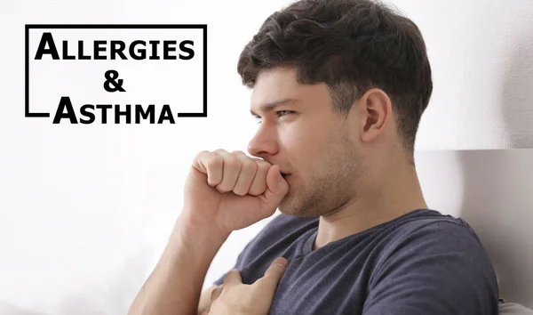 Joven Que Sufre Tos Como Síntoma Asma Alergias Hogar —  Fotos de Stock