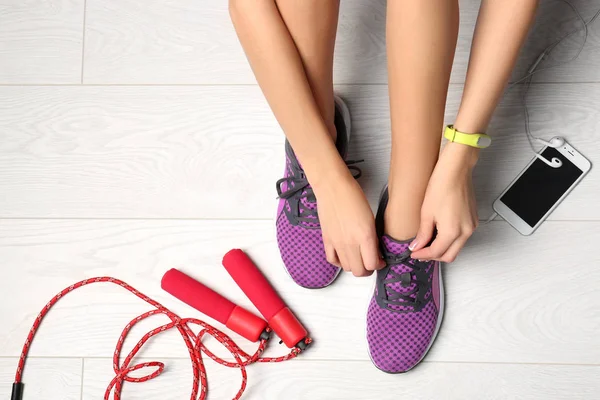 Young Woman Tying Shoelaces Floor Flat Lay Ready Gym Workout — Stock Photo, Image