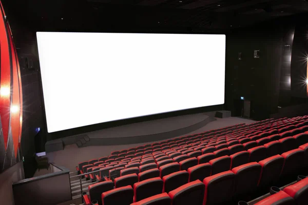 Leeres Kino Mit Großer Leinwand Und Bequemen Stühlen — Stockfoto