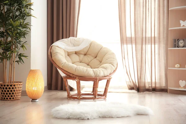 Elegante Wohnzimmereinrichtung Mit Bequemem Sessel — Stockfoto