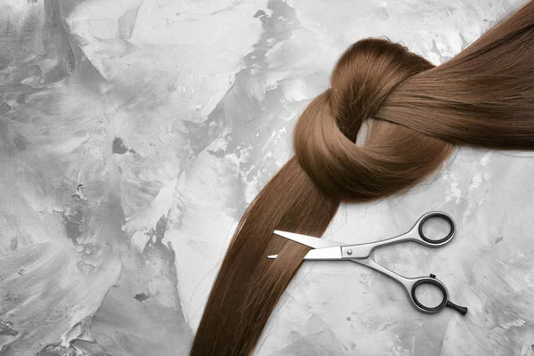 Professional Hairdresser Scissors Strand Brown Hair Grey Background — Stock Photo, Image