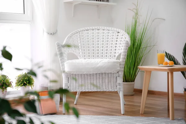 Elegante Salón Interior Con Sillón Blanco —  Fotos de Stock