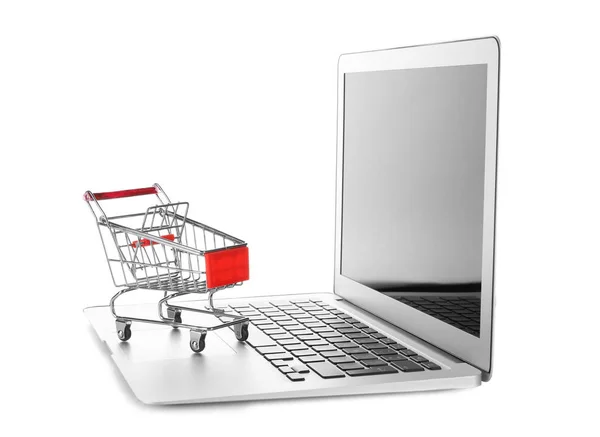 Laptop Och Liten Vagn Vit Bakgrund Internet Shopping Koncept — Stockfoto