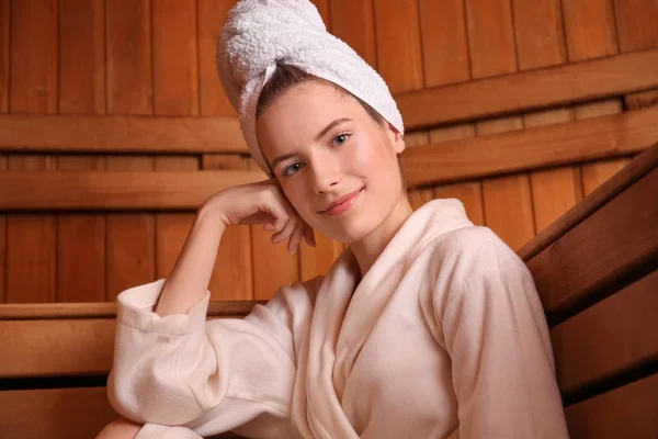 Mooie Jonge Vrouw Sauna — Stockfoto