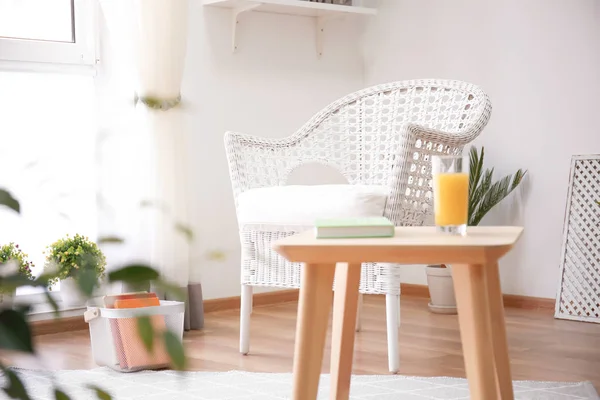 Elegante Salón Interior Con Sillón Blanco — Foto de Stock