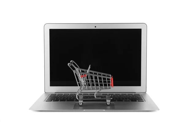 Laptop Carrinho Pequeno Fundo Branco Conceito Compras Internet — Fotografia de Stock