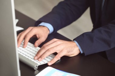 Bilgisayar Office ile çalışan Yöneticisi