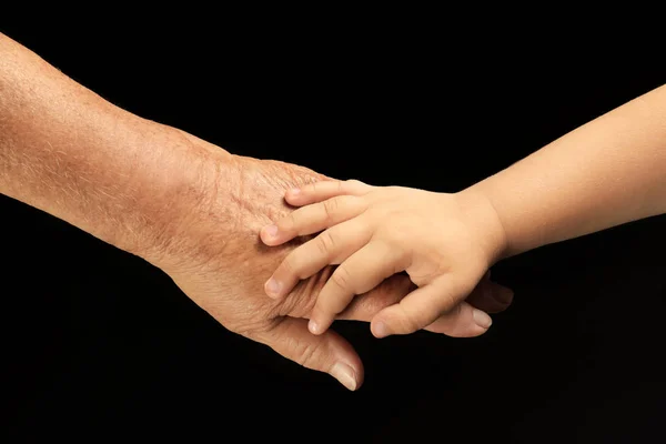 Händerna Äldre Man Och Barn Mörk Bakgrund — Stockfoto