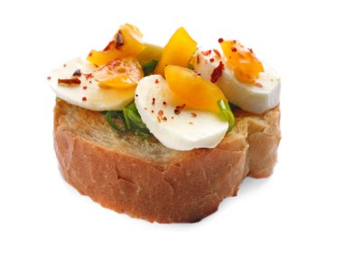 Domates ve peynir beyaz zemin üzerine lezzetli bruschetta