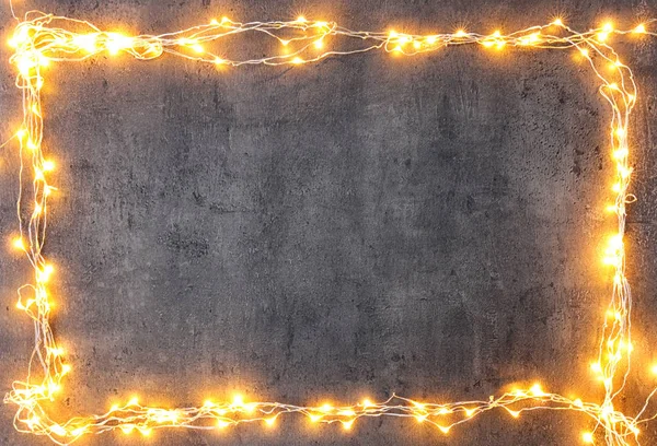 Gri Arka Plan Üzerinde Neşeli Noel Işıkları — Stok fotoğraf