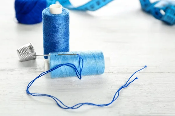 Spools Sewing Threads Table Closeup — Stock Photo, Image