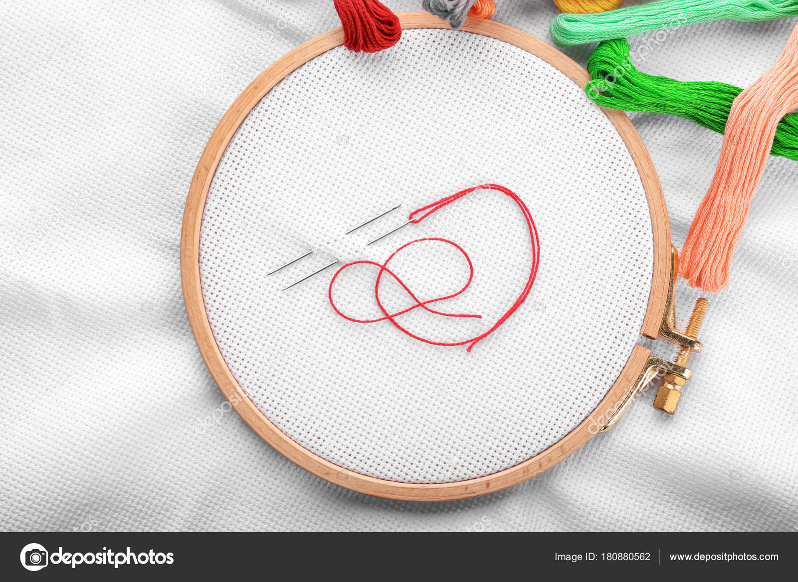 Embroidery Hoop Fabric Sewing Needles Thread Top View Stock Photo by  ©belchonock 180880562