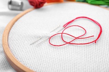 Kumaş, dikiş iğne ve iplik, closeup ile nakış çember