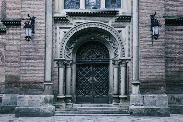 美丽的老建筑入口 — 图库照片