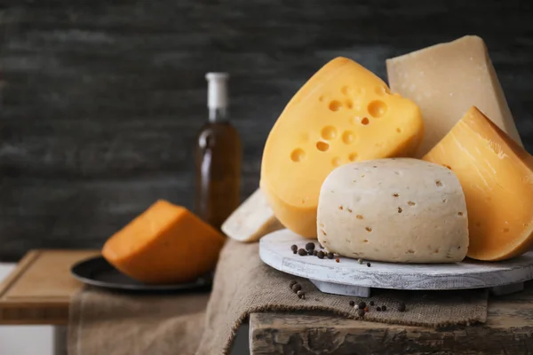 Variety Cheese Table — Stock Photo, Image