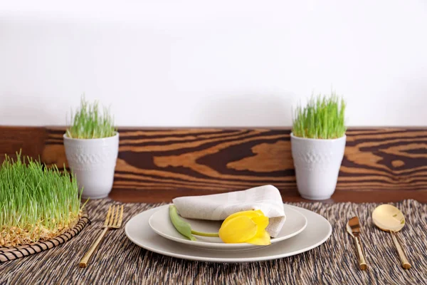 Elegante Tabel Instelling Met Tulp Vegetarisch Cafe — Stockfoto