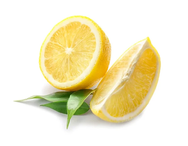 Limone Fresco Maturo Con Foglie Sfondo Bianco — Foto Stock