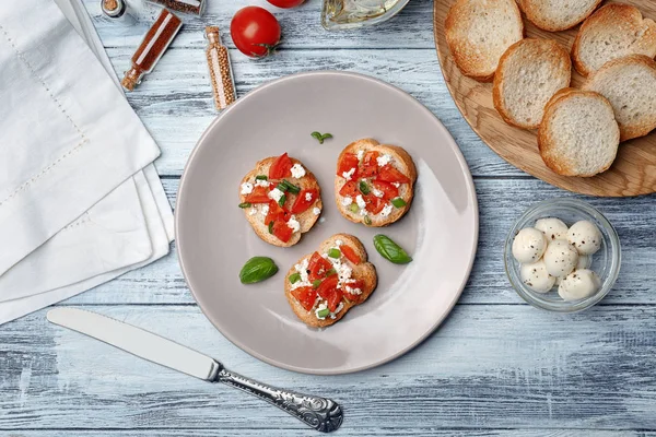 Bruschette Gustose Con Pomodori Sul Piatto Vista Dall Alto — Foto Stock