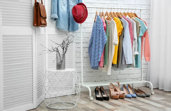 Neat Dressing Room Interior Clothes Rack — Stock Photo, Image