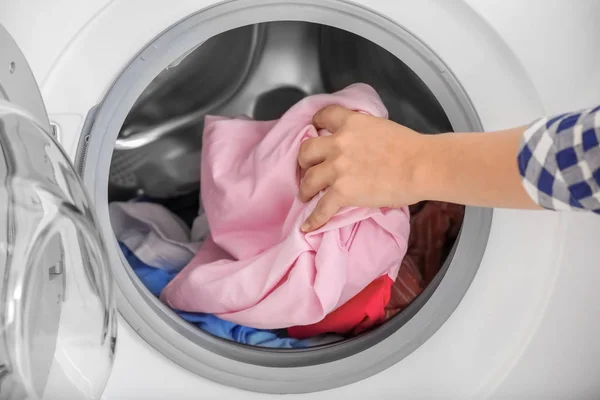 Woman Doing Laundry Closeup — Stock Photo, Image