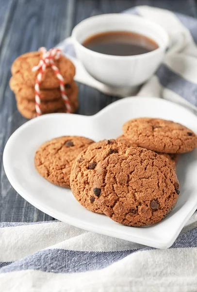 Deliziosi Biscotti Alla Farina Avena Con Gocce Cioccolato Sul Piatto — Foto Stock