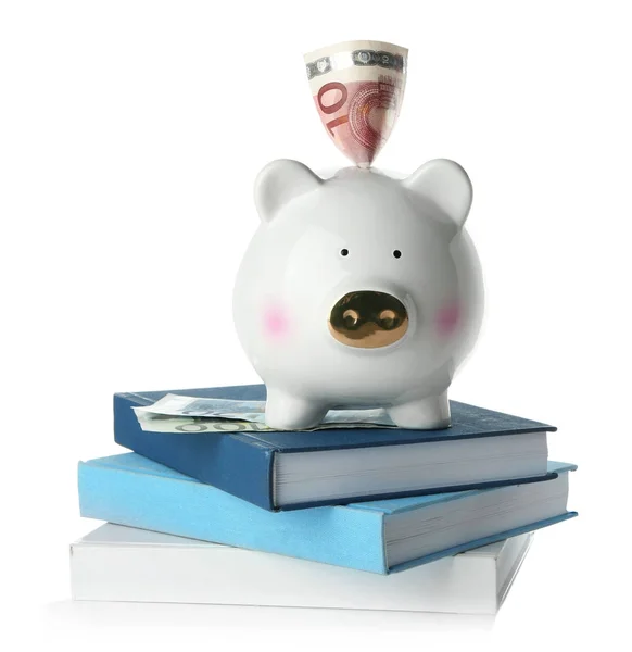 Piggy Bank Met Bankbiljetten Stapel Boeken Witte Achtergrond Educatieve Besparingen — Stockfoto