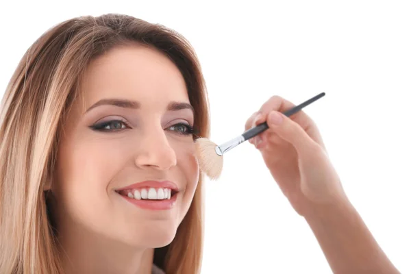 Artista Profesional Creando Maquillaje Para Modelo Sobre Fondo Blanco —  Fotos de Stock