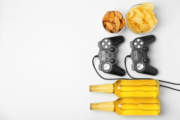 Composition Video Game Controllers Beer Snack Light Background — Stock Photo, Image