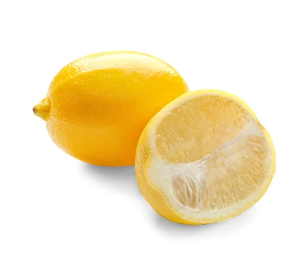 Citrons Frais Mûrs Sur Fond Blanc — Photo