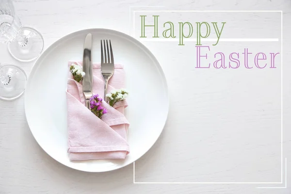 Ajuste Mesa Con Decoración Floral Para Cena Pascua Sobre Fondo —  Fotos de Stock