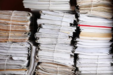 Eski Arşiv belgelerinde klasörlerle yığar