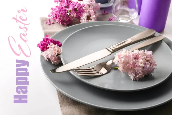 Ajuste Mesa Con Decoración Floral Para Cena Pascua Sobre Fondo — Foto de Stock