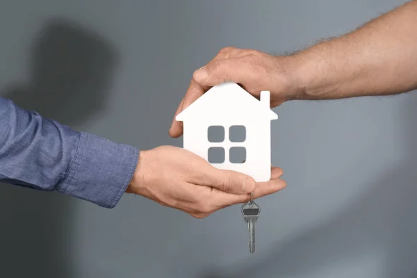 Real Estate Agent Senior Man Holding House Model Key Grey — Stock Photo, Image