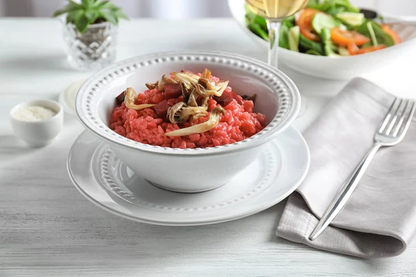 Skålen Med Smakrik Risotto Med Svamp Bord — Stockfoto