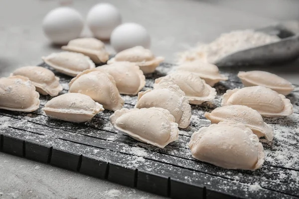 Albóndigas Crudas Sobre Tabla Madera Primer Plano —  Fotos de Stock