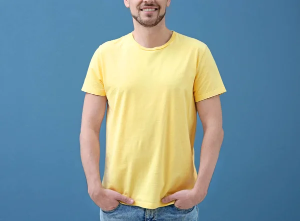 Ung Man Shirt Färgbakgrund Mockup För Design — Stockfoto