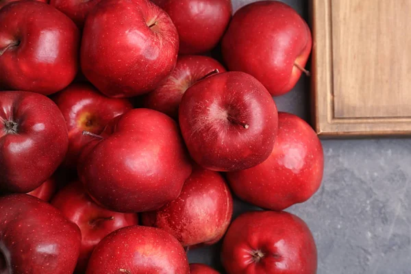Fresh Ripe Red Apples Wooden Board Table — Stock Photo, Image