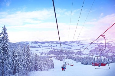 Ski lift dağlar karlı Resort