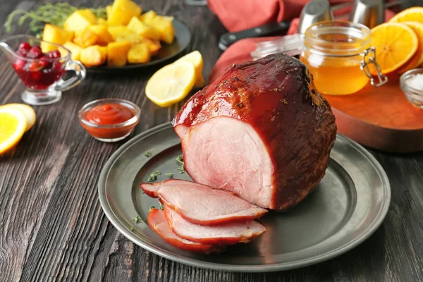 Metal Plate Traditional Honey Baked Ham Table — Stock Photo, Image