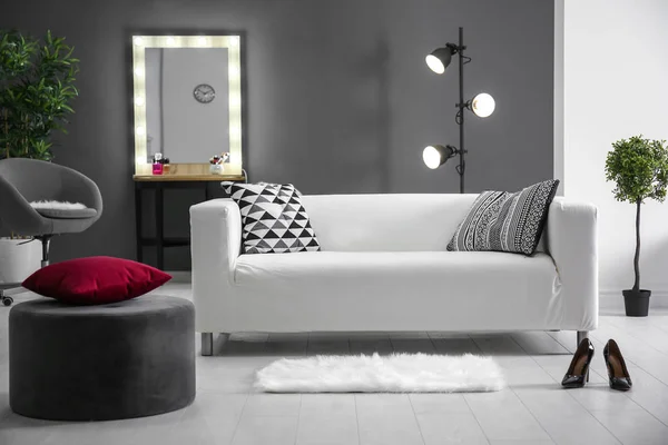 Bequemes Sofa Mit Kissen Zimmer — Stockfoto